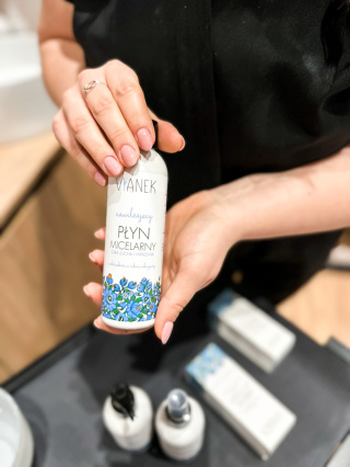 VIANEK Nawilżający płyn micelarny 200 ml DATA WAŻNOŚCI: 30.04.2026