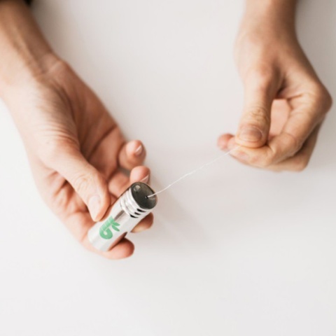 BAMBAW Nić dentystyczna z PLA na bazie kukurydzy, z dozownikiem ze stali nierdzewnej, 50 m