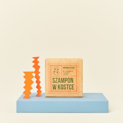CZTERY SZPAKI Normalizujący szampon w kostce - rozmaryn i mandarynka 75 g