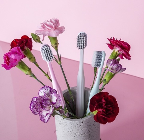 ZUZII Szczoteczka do zębów z PLA – ŚREDNIA, różowa