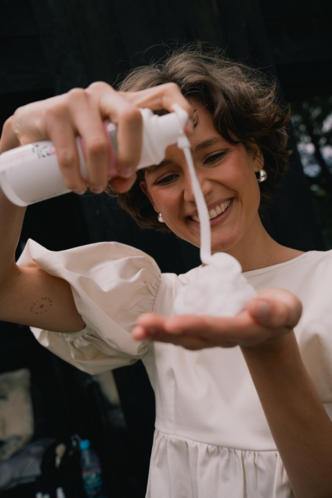 MAKE ME BIO – Garden Roses Łagodna Pianka Oczyszczająca 160 ml