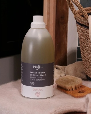 Najel Uniwersalny Naturalny Płyn do Prania Różany 2 L