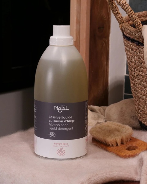 Najel Uniwersalny Naturalny Płyn do Prania Różany 2 L