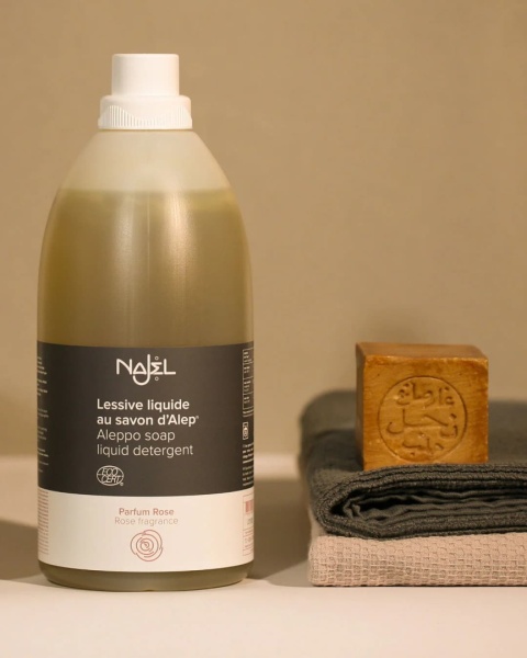 Najel Uniwersalny Naturalny Płyn do Prania Różany 2 L