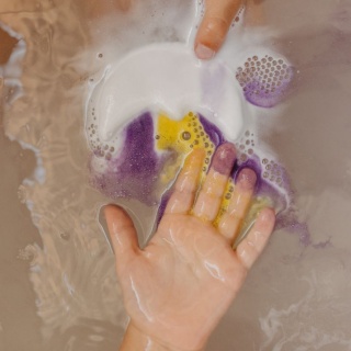 MINI U Księżyc – Musująca Kula do Kąpieli dla Dzieci – 120 g