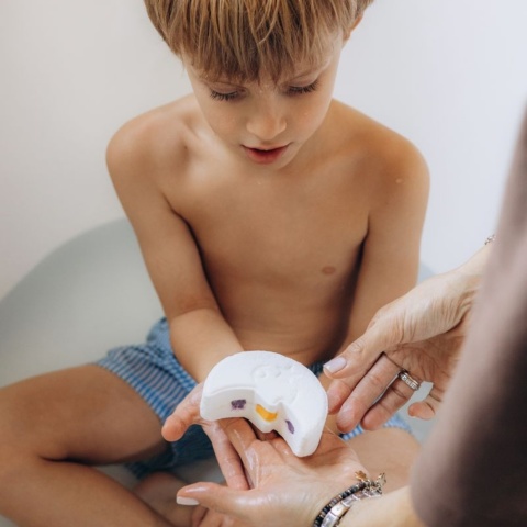 MINI U Księżyc – Musująca Kula do Kąpieli dla Dzieci – 120 g
